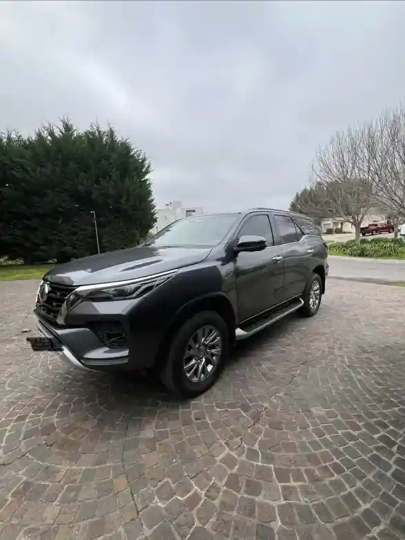 Toyota Hilux Sw4 2.8 Srx 177Cv 4X4 7As At 2023 - foto 2