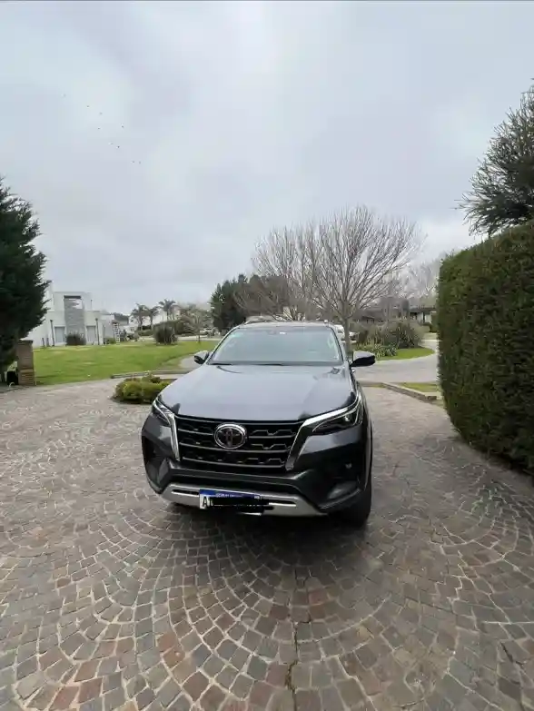 Toyota Hilux Sw4 2.8 Srx 177Cv 4X4 7As At 2023 - foto 4