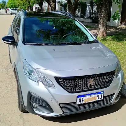 Peugeot 2008 1.6 Feline 2021 - foto 1