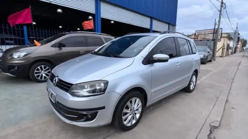 Volkswagen Suran 1.6 Imotion Comfortline 11A 2011 - foto 1