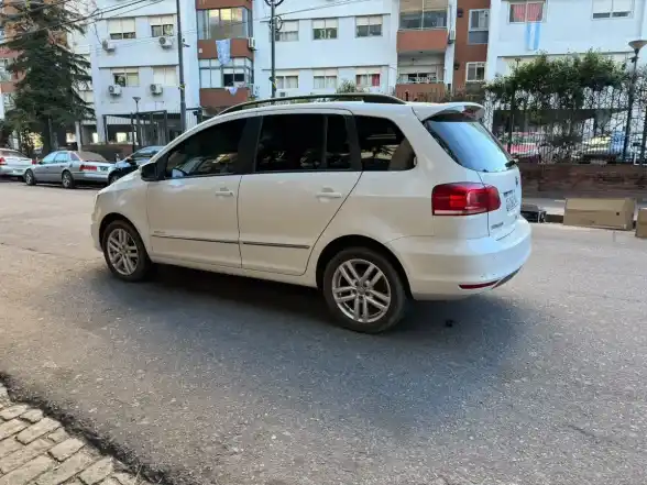 Volkswagen Suran 1.6 Highline Msi 110Cv 2016 - foto 5