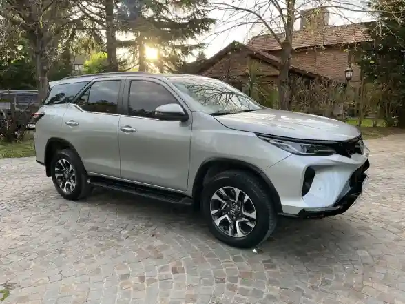 Toyota Sw4 2.8 Srx 204Cv 4X4 7As At 2025 - foto 3