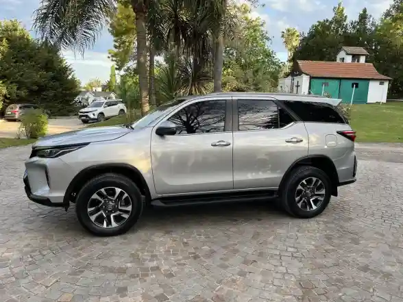 Toyota Sw4 2.8 Srx 204Cv 4X4 7As At 2025 - foto 4