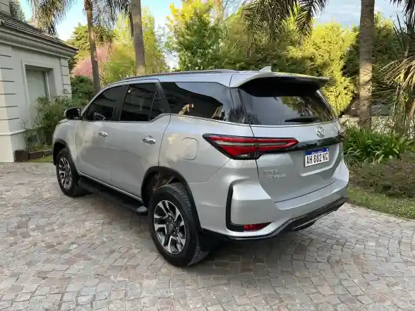 Toyota Sw4 2.8 Srx 204Cv 4X4 7As At 2025 - foto 5