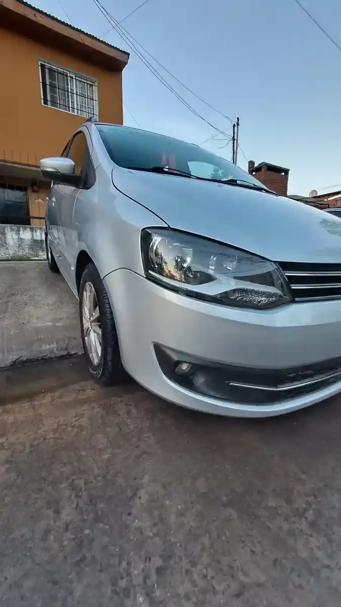 Volkswagen Suran 1.6 Highline 101Cv 11C 2012 - foto 1