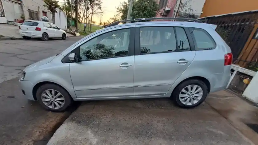Volkswagen Suran 1.6 Highline 101Cv 11C 2012 - foto 2