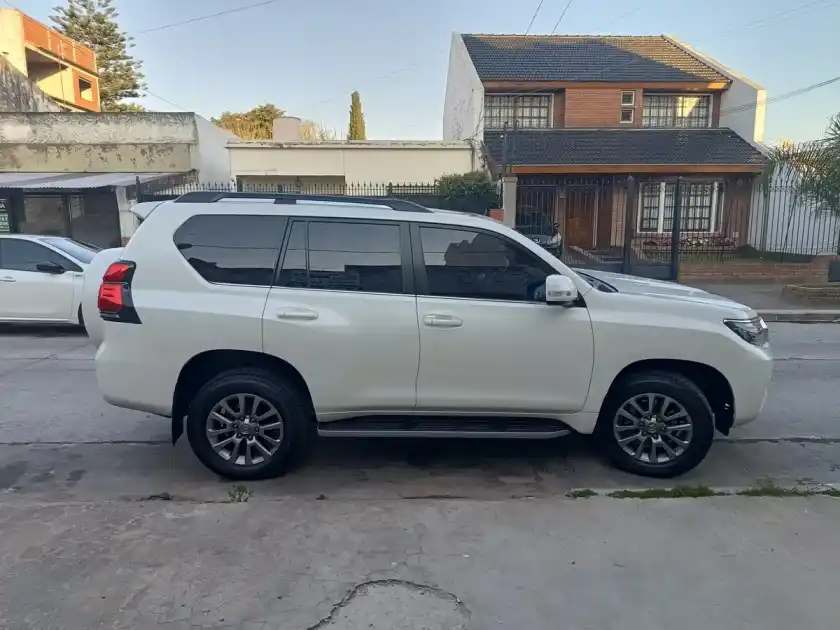 Toyota Land Cruiser 4.0 Prado Vx At 2018 - foto 2