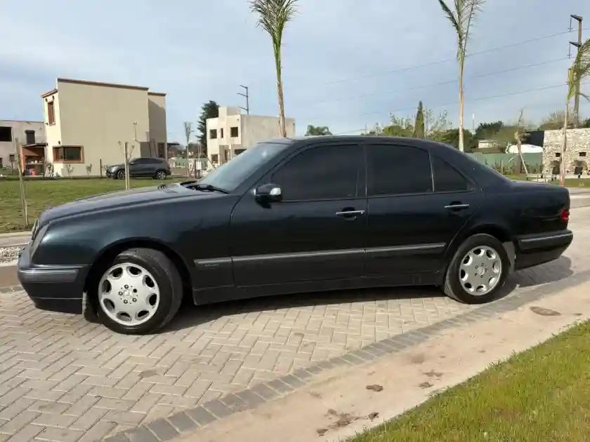 Mercedes-Benz Clase E 3.2 E320 Cdi Elegance Plus At 2001 - foto 1