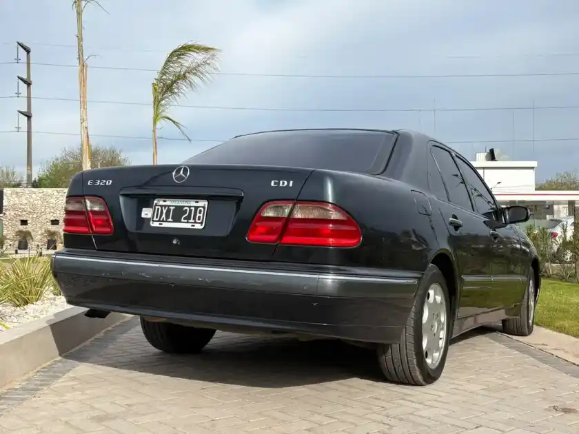 Mercedes-Benz Clase E 3.2 E320 Cdi Elegance Plus At 2001 - foto 3
