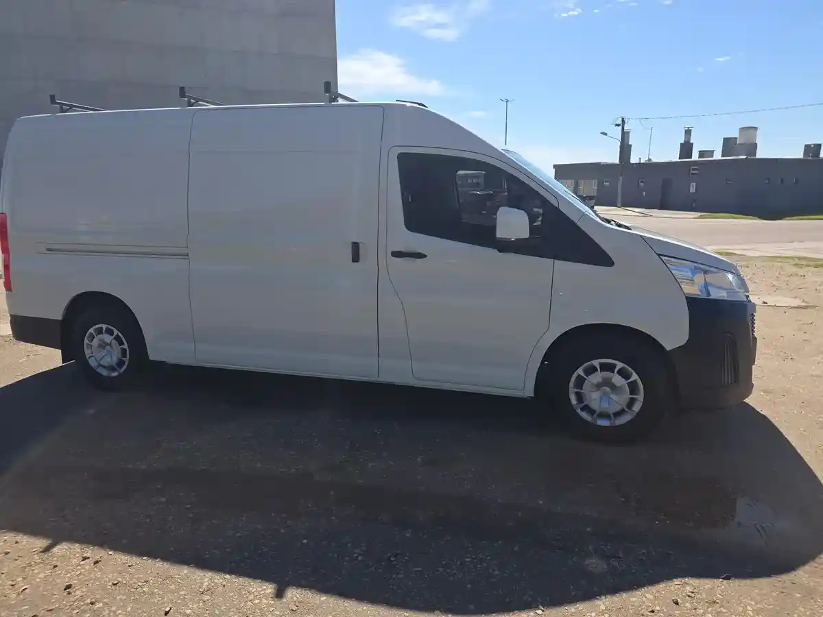 Toyota Hiace 2.8 Tdi Furgón 6At L2H2 3A 5P 2021 - foto 4