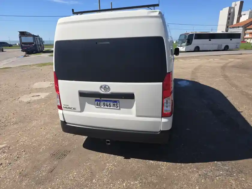 Toyota Hiace 2.8 Tdi Furgón 6At L2H2 3A 5P 2021 - foto 5