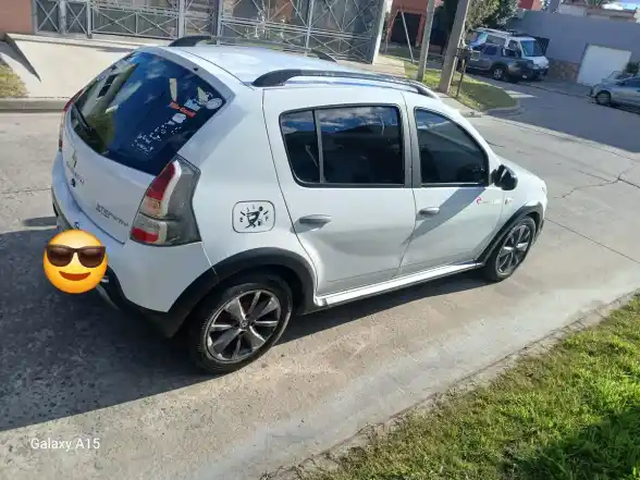Renault Sandero Stepway 1.6 Rip Curl 105Cv 2013 - foto 3