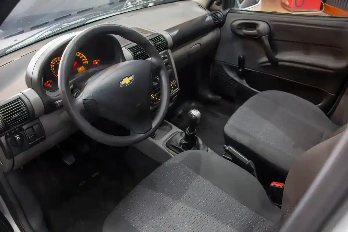 Chevrolet Classic Ls 4Ptas Abs + Airbag 2016 - foto 4