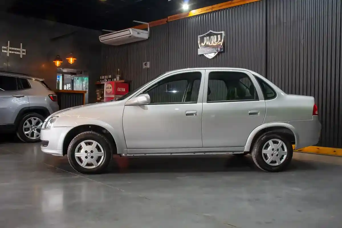 Chevrolet Classic Ls 4Ptas Abs + Airbag 2016 - foto 5