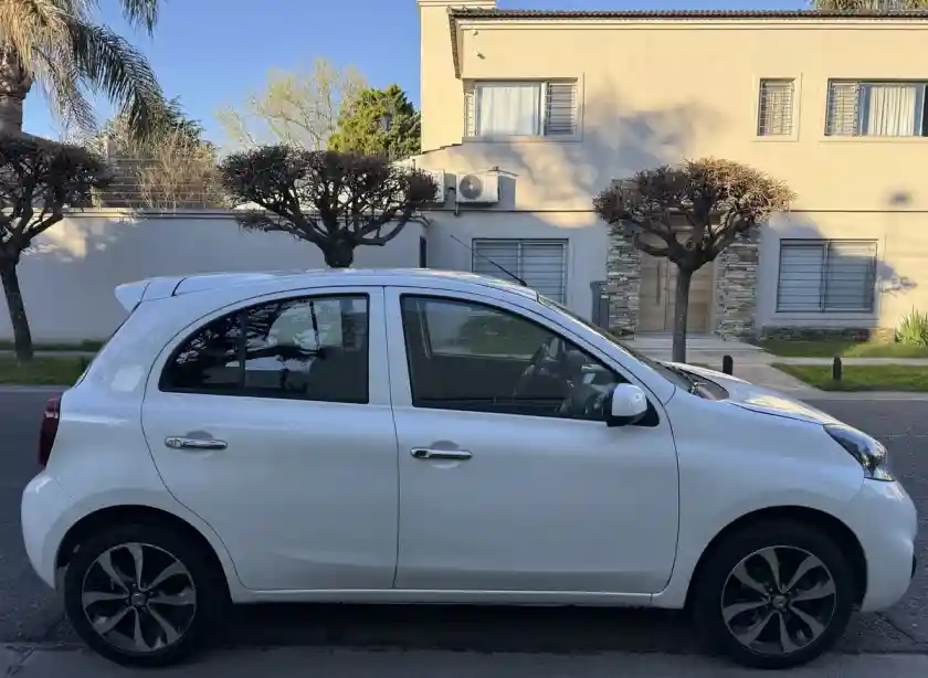 Nissan March 1.6 Advance Media Tech 107Cv 2019 - foto 5