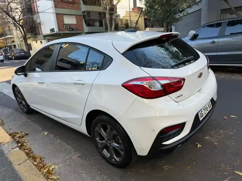Chevrolet Cruze 5 1.4 Lt At 5P 2023 - foto 2