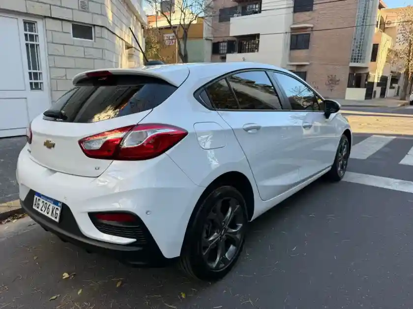 Chevrolet Cruze 5 1.4 Lt At 5P 2023 - foto 3
