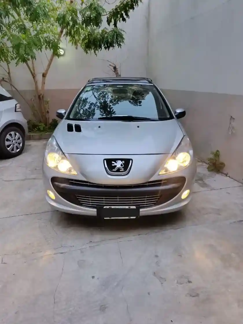 Peugeot 207 Compact 1.6 Sedan Xt Tiptronic 2009 - foto 2