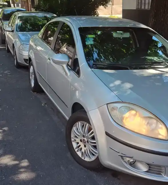 Fiat Linea 1.9 Essence 2010 - foto 1