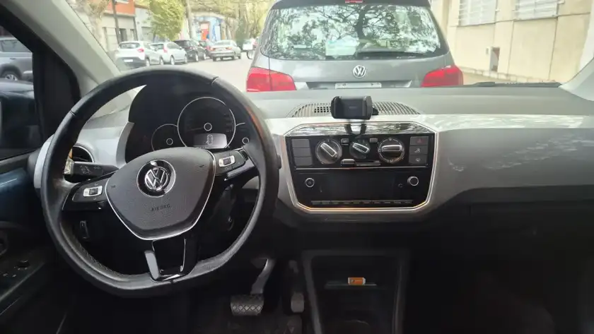 Volkswagen Up! 1.0 High I-Motion 2018 - foto 4