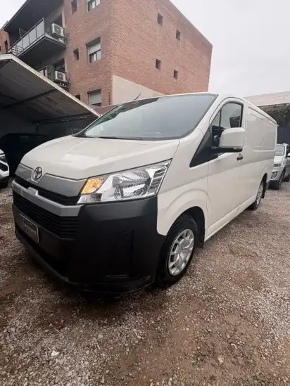 Toyota Hiace 2.8 Tdi Furgón 6At L1H1 3A 4P 2022 - foto 1