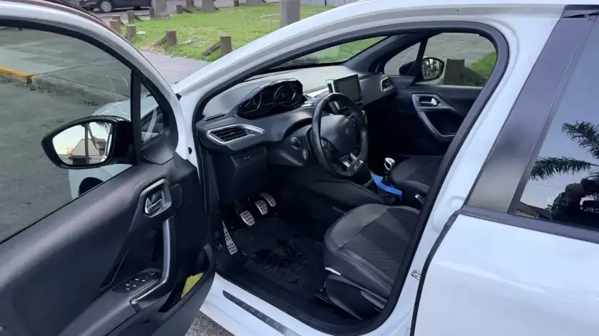 Peugeot 208 1.6 Gt Thp 2018 - foto 3
