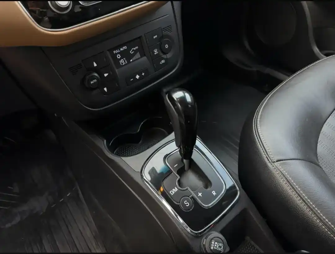 Fiat Linea 1.8 Absolute 130Cv Dualogic 2018 - foto 4