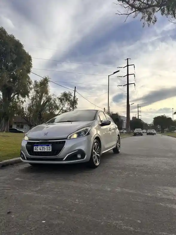 Peugeot 208 1.6 Allure Plus Hdi 2018 - foto 1