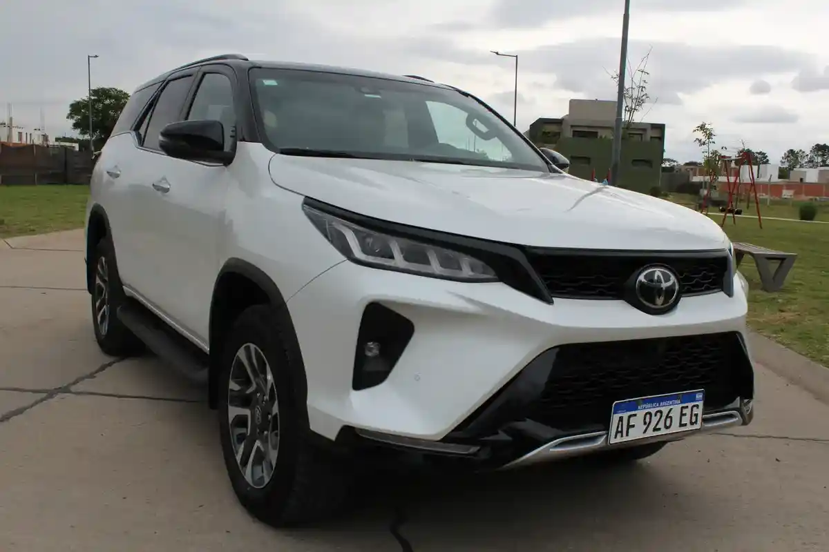 Toyota Hilux Sw4 2.8 Tdi Diamante Ii 4X4 7As 6At 2023 - foto 2