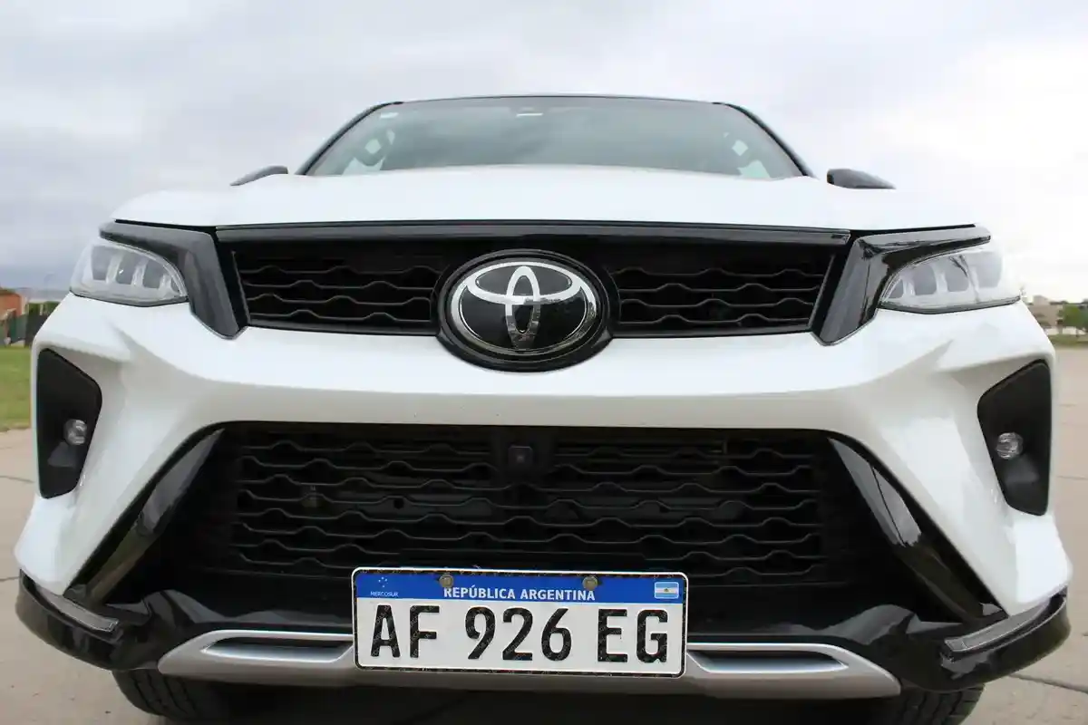 Toyota Hilux Sw4 2.8 Tdi Diamante Ii 4X4 7As 6At 2023 - foto 3