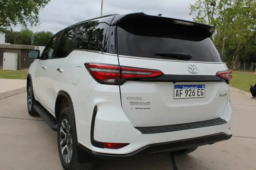 Toyota Hilux Sw4 2.8 Tdi Diamante Ii 4X4 7As 6At 2023 - foto 5