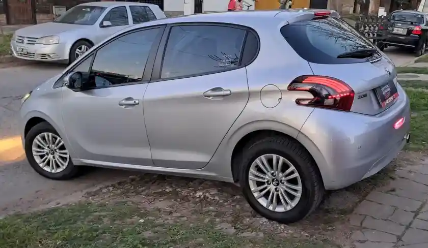 Peugeot 208 1.6 Allure 2019 - foto 5