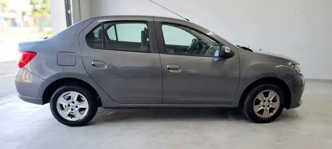 Renault Logan 2017 - foto 1