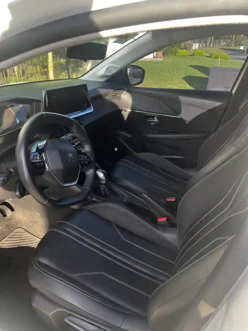Peugeot 208 1.6 Allure Tiptronic 2022 - foto 3