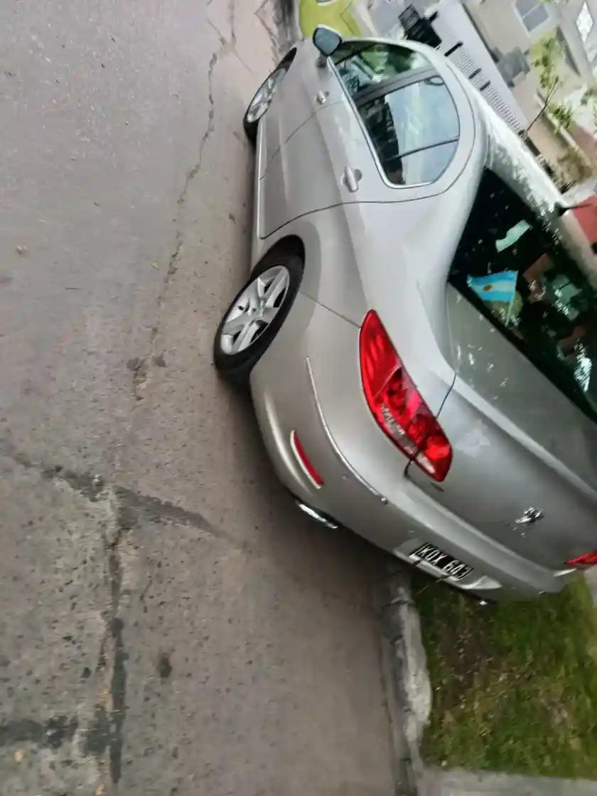 Peugeot 408 1.6 Feline Hdi 115Cv 2011 - foto 4