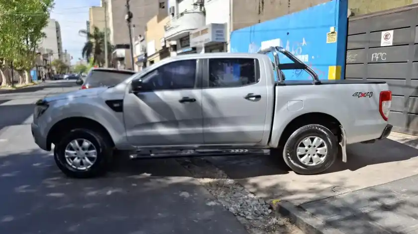 Ford Ranger 3.2 Cd 4X4 Xls Tdci 200Cv 2013 - foto 4