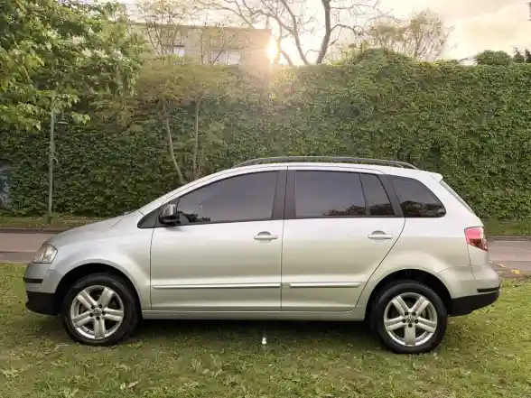 Volkswagen Suran 1.6 I Highline 90D 2009 - foto 2