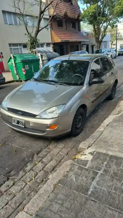 Ford Focus 1.8 Ambiente 2002 - foto 1