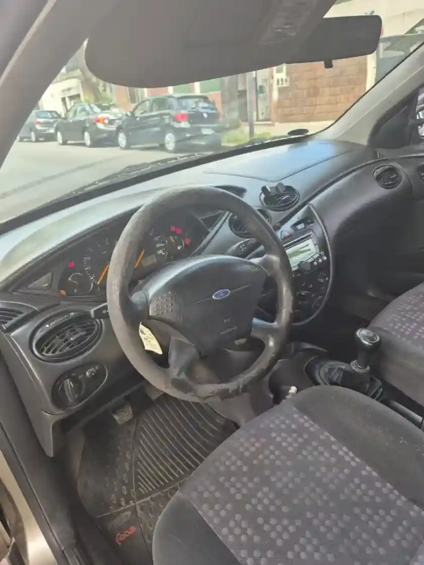 Ford Focus 1.8 Ambiente 2002 - foto 2