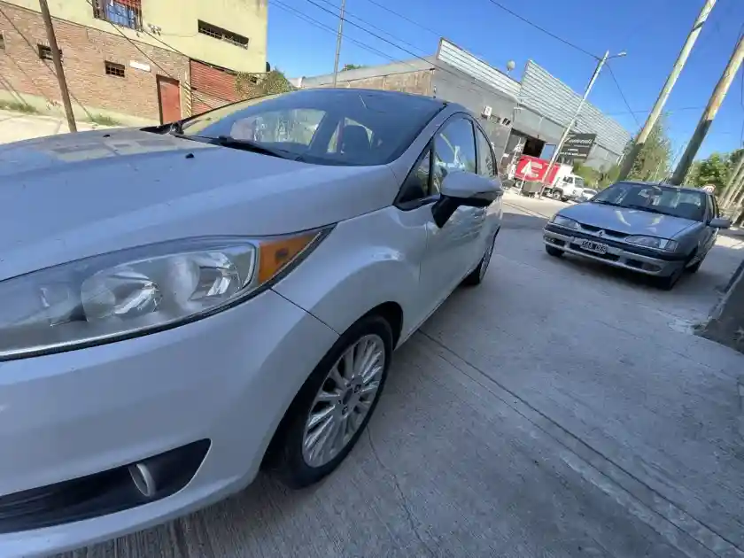 Ford Fiesta Se Plus 2014 - foto 1