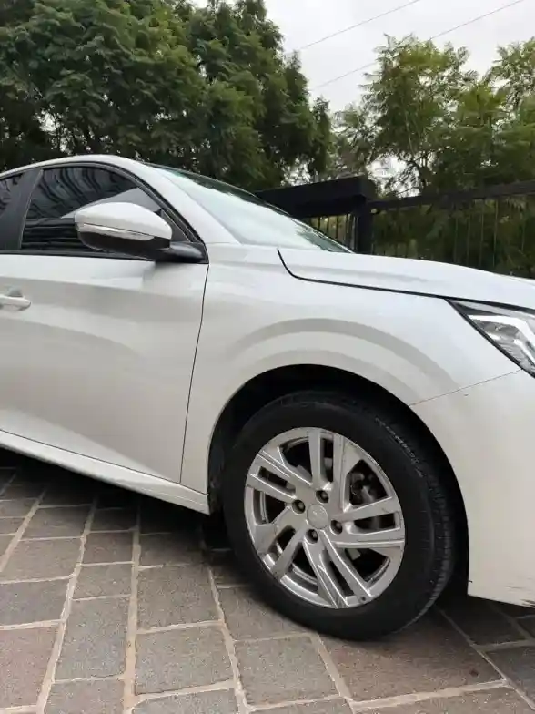Peugeot 208 1.6 Active Tiptronic 2021 - foto 5