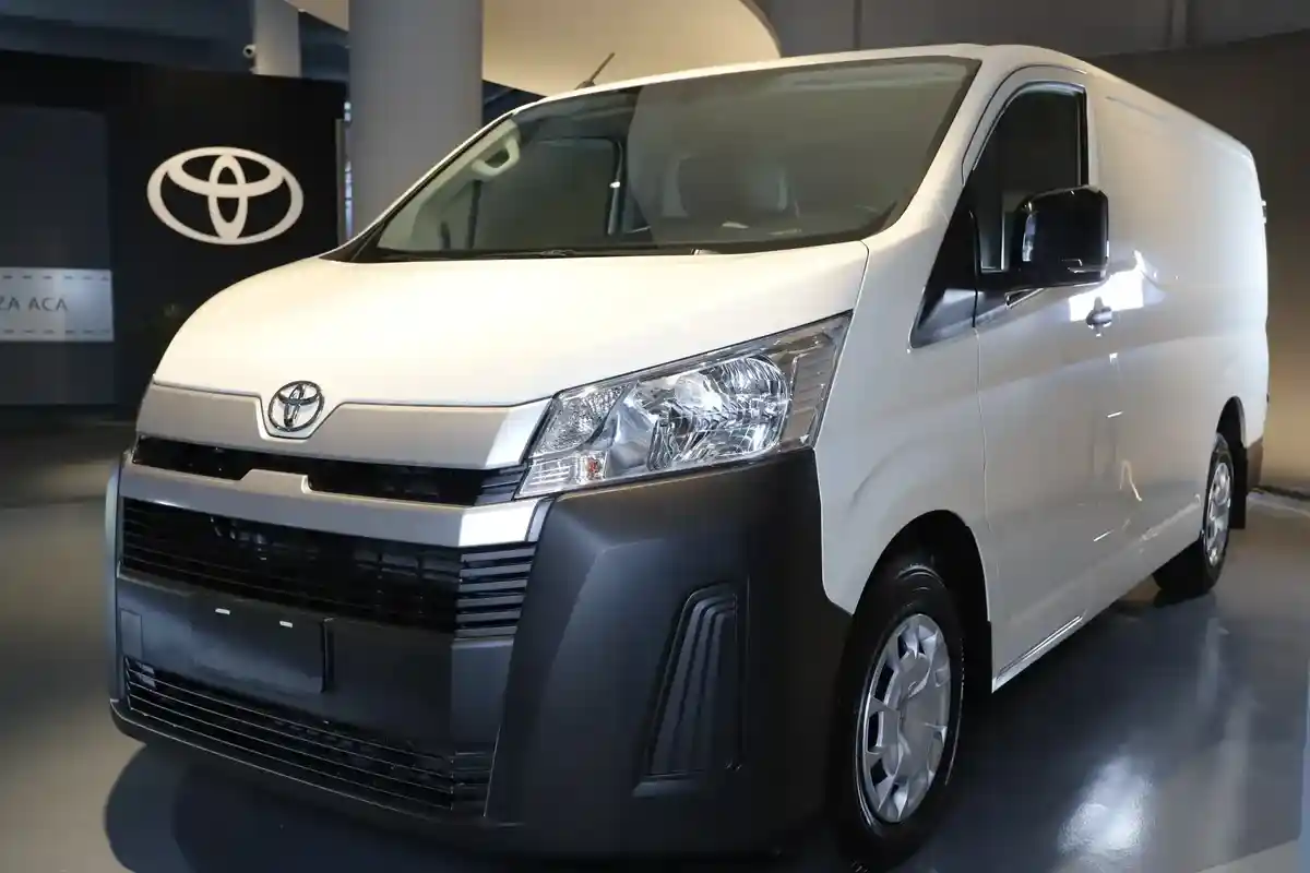 Toyota Hiace 2.8 Tdi Furgón 6At L1H1 3A 4P 2026 - foto 1