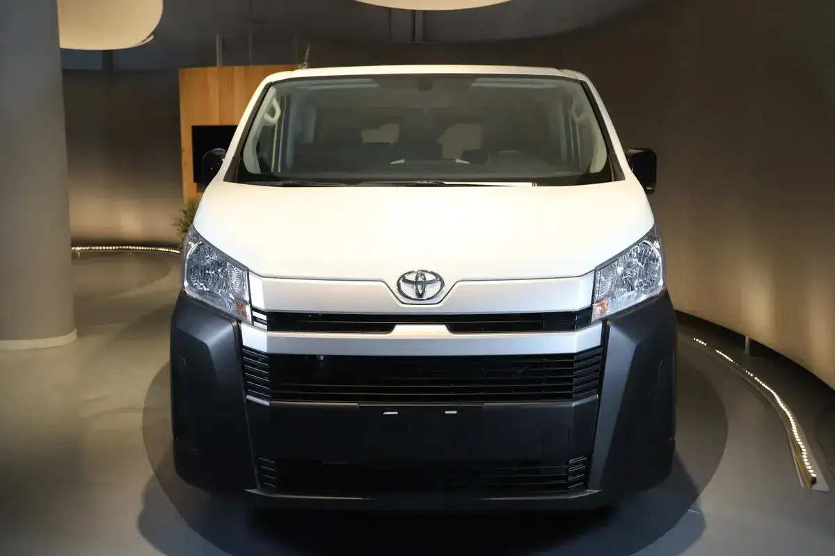 Toyota Hiace 2.8 Tdi Furgón 6At L1H1 3A 4P 2026 - foto 3