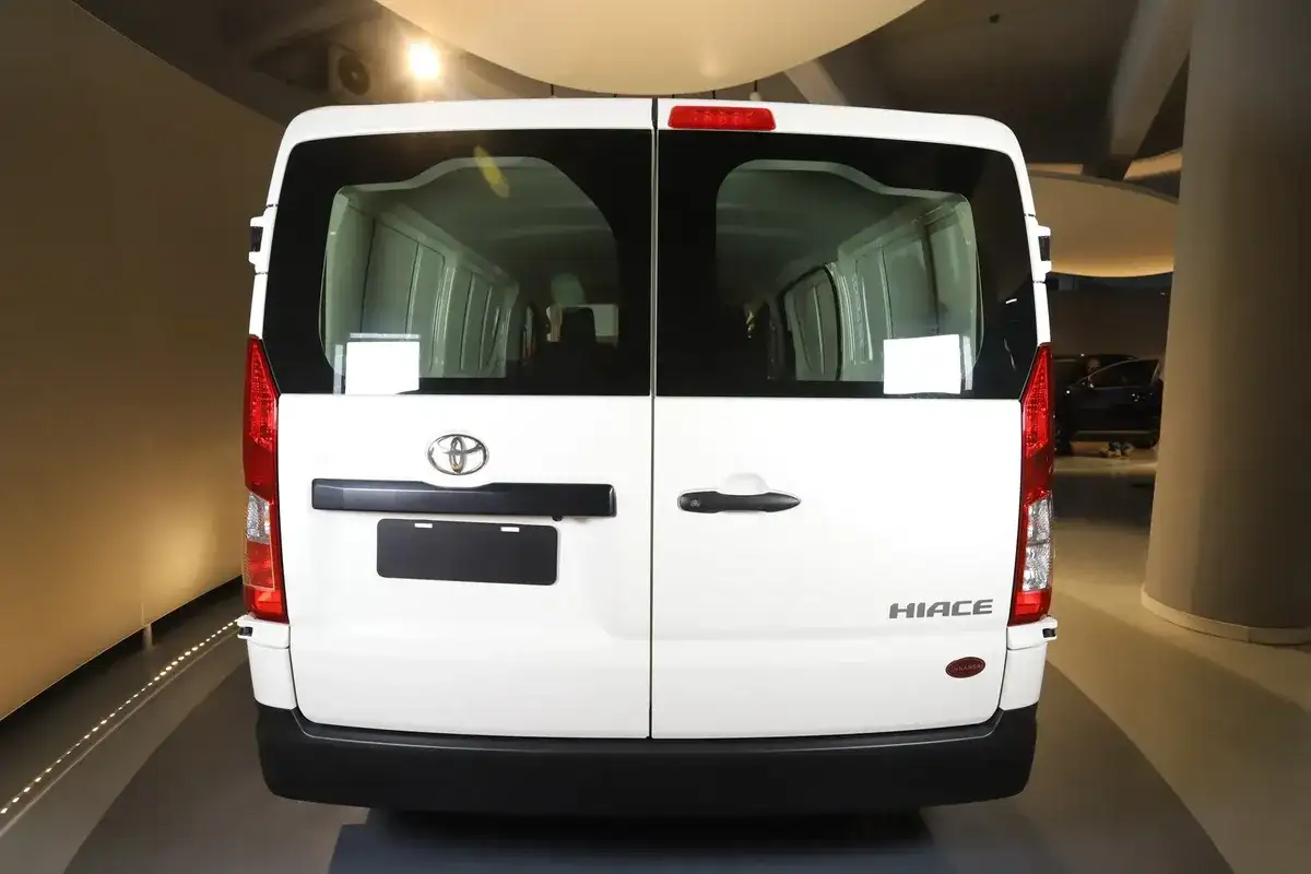 Toyota Hiace 2.8 Tdi Furgón 6At L1H1 3A 4P 2026 - foto 5