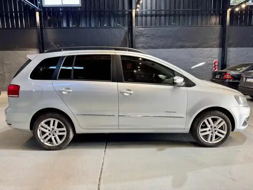 Volkswagen Suran 1.6 Imotion Highline 110Cv 2016 - foto 2