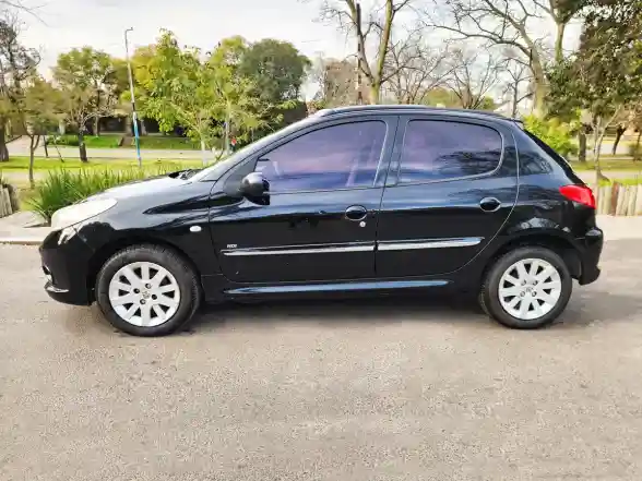 Peugeot 207 1.4 Feline Hdi 70Cv 2013 - foto 2