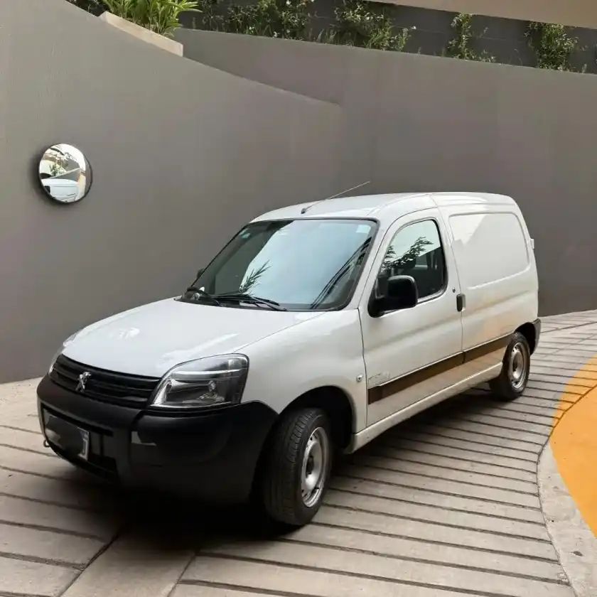 Peugeot Partner 1.6 Furgon Confort 2022 - foto 1