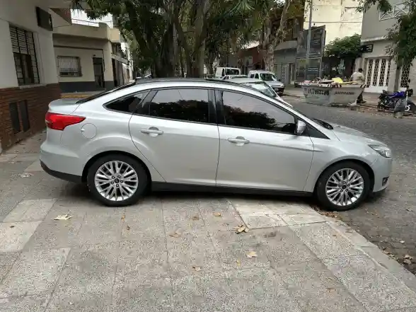 Ford Focus Iii 2.0 Sedan Se Plus At6 2017 - foto 4