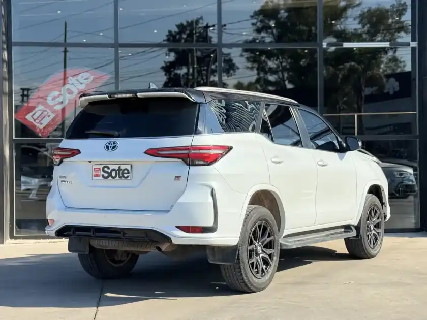 Toyota Sw4 2.8 Tdi Gr-S 4X4 7As 6At 2023 - foto 2