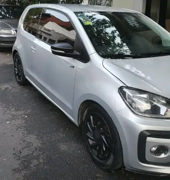 Volkswagen Up! 1.0 High Up! 3 P 2018 - foto 1